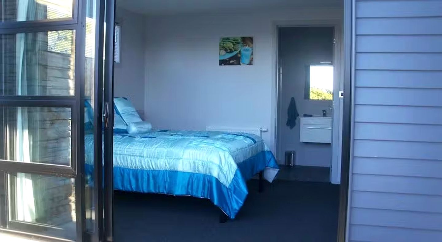 Luxury Accommodation with Private Patio and Garden Views in Gore, New Zealand