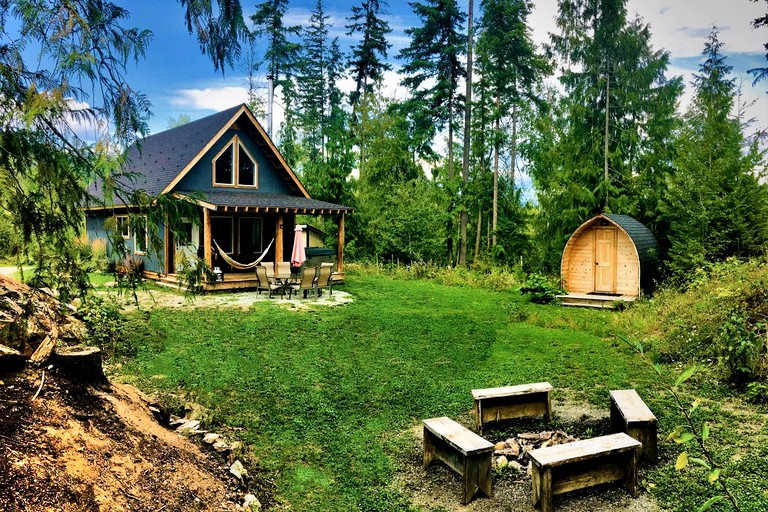 Cabins (Salmon Arm, British Columbia, Canada)