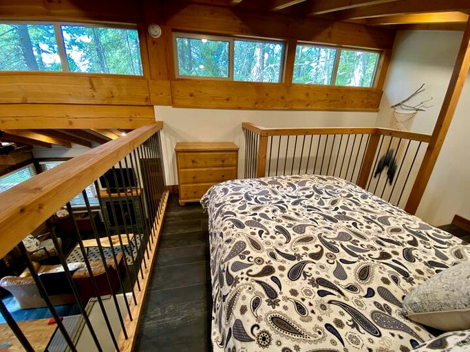 Cabins (Balmoral, British Columbia, Canada)