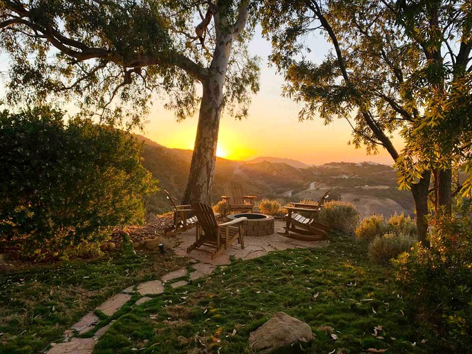 Bell Tents (Topanga, California, United States of America)