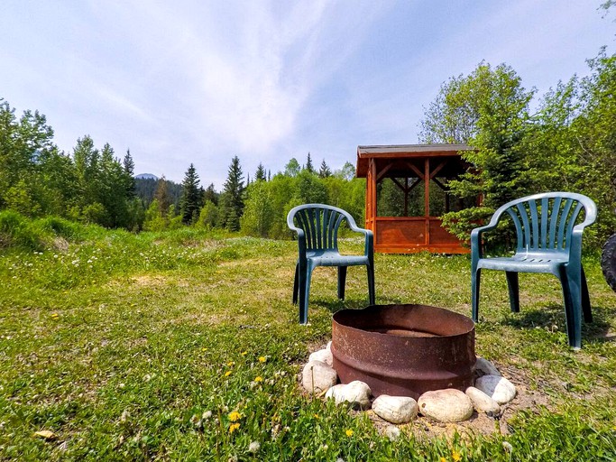 Cabins (Golden, British Columbia, Canada)