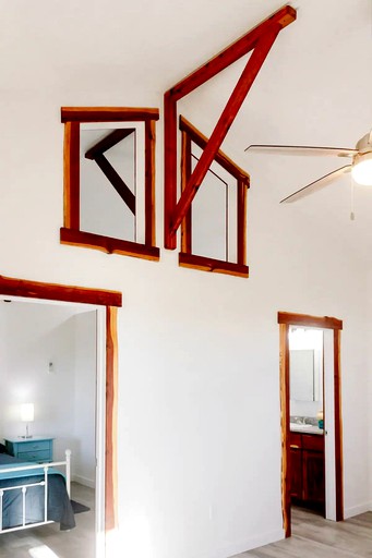 Cabins (Austin, Texas, United States of America)