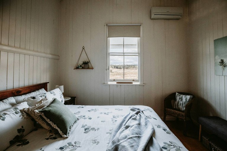 Cottages (Woolooman, Queensland, Australia)