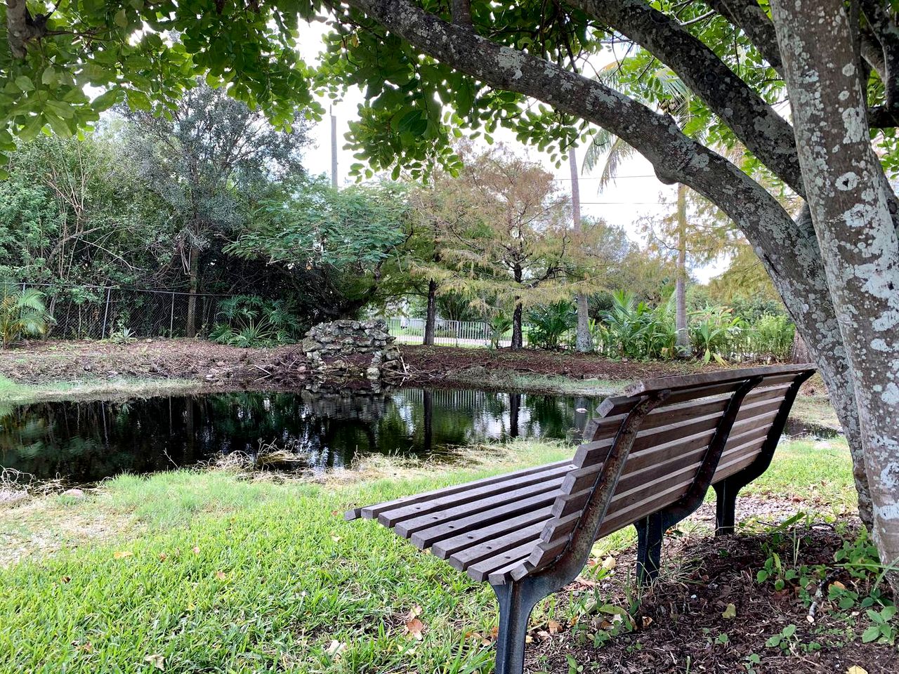 Cottages (West Palm Beach, Florida, United States of America)