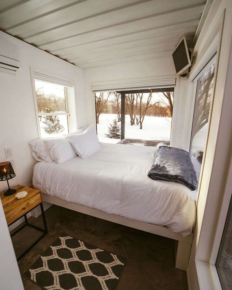 Luxury Cabin with a Hot Tub in Barneveld Ideal for Romantic Adirondack Getaways