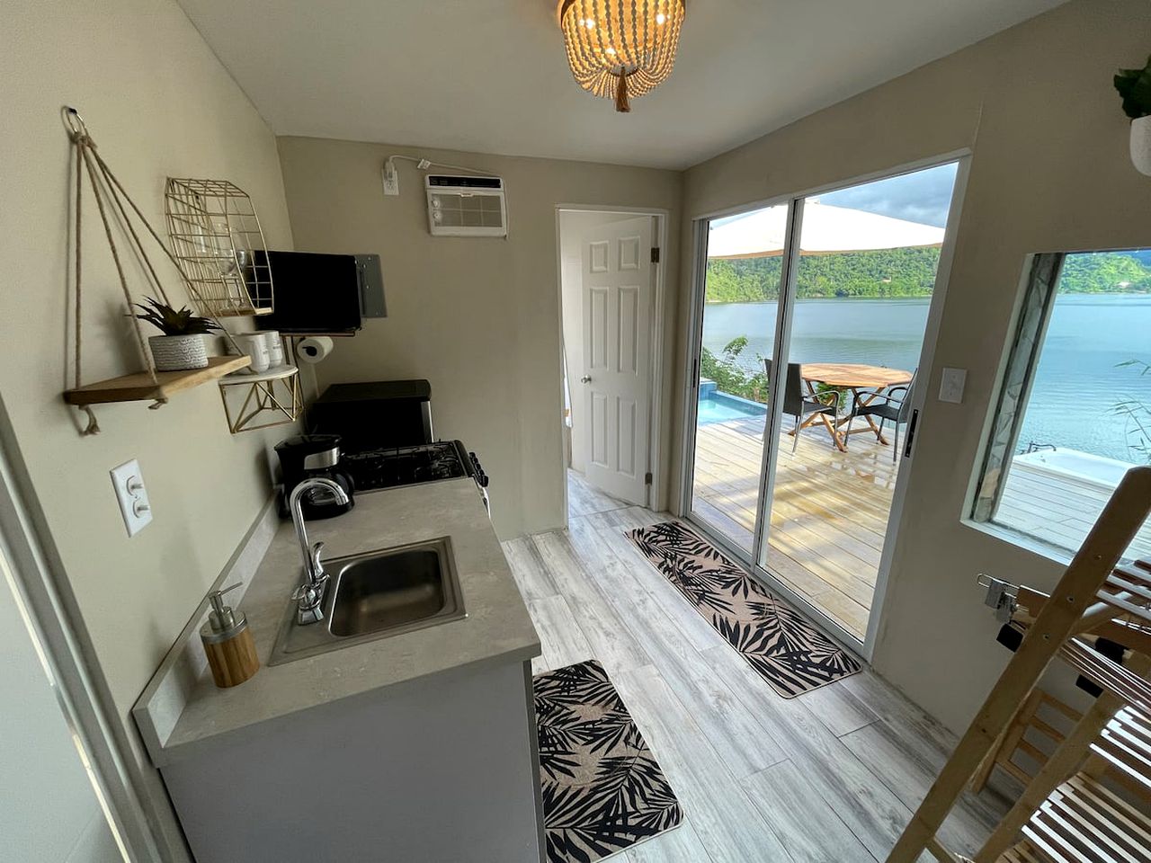 Bubble Lodge Lux/Lake Front/Wifi in Utuado, Utuado