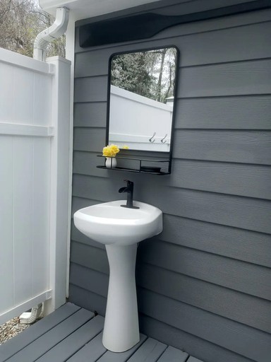 Tree Houses (Holly, Michigan, United States of America)