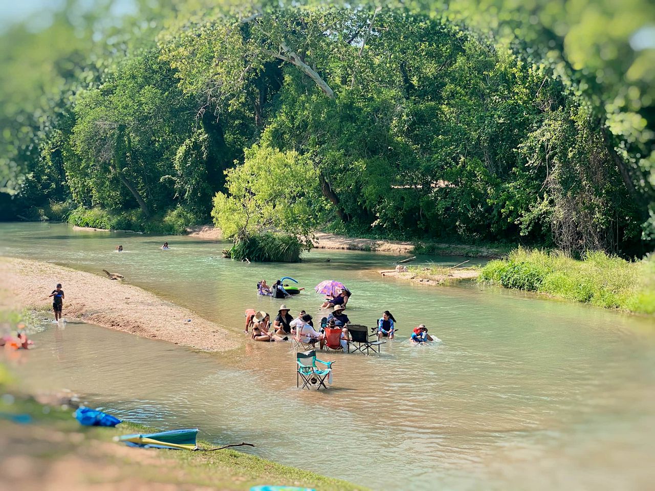 Relaxing Nature Escape to a Riverside Paradise: Luxury Glamping in a Safari Tent near Kingsbury, Texas