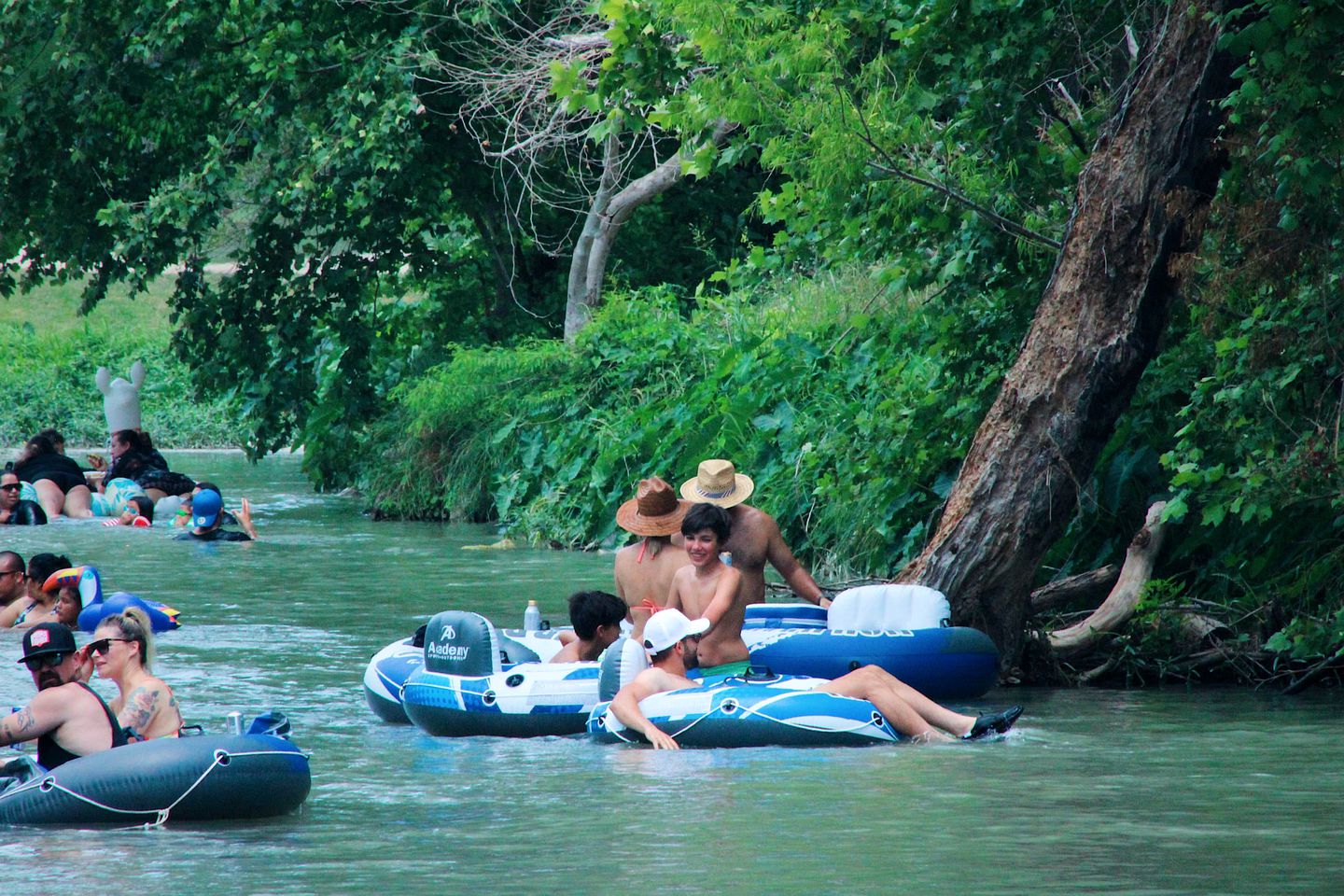 Relaxing Nature Escape to a Riverside Paradise: Luxury Glamping in a Safari Tent near Kingsbury, Texas