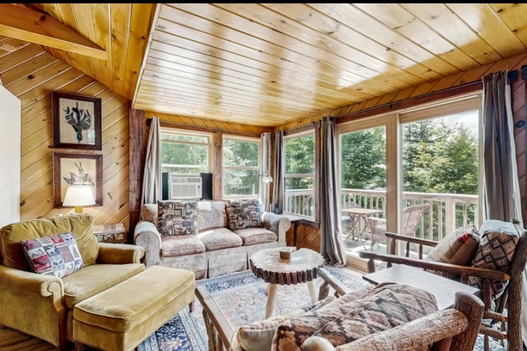 Cabins (United States of America, Greenville, Maine)