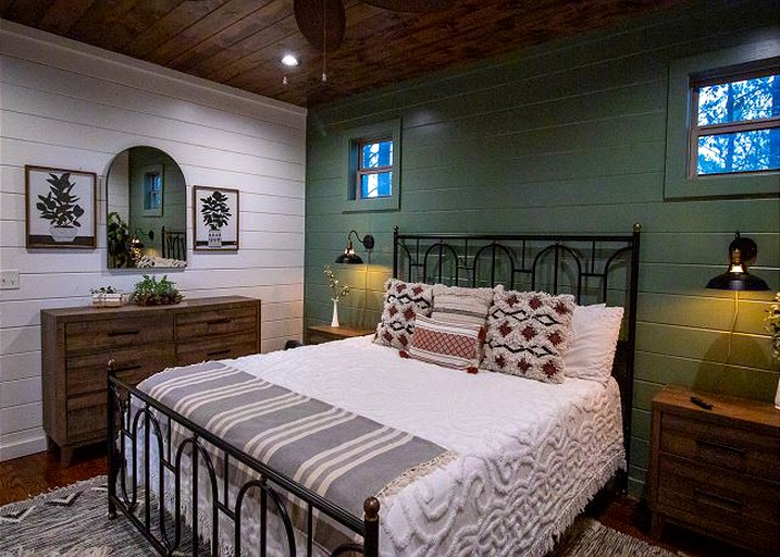 Charming Pet-Friendly Cabin Rental in Hochatown, Oklahoma - Incredible Destination for a Glamping Getaway near Broken Bow Lake | Cabins (Hochatown, Ok