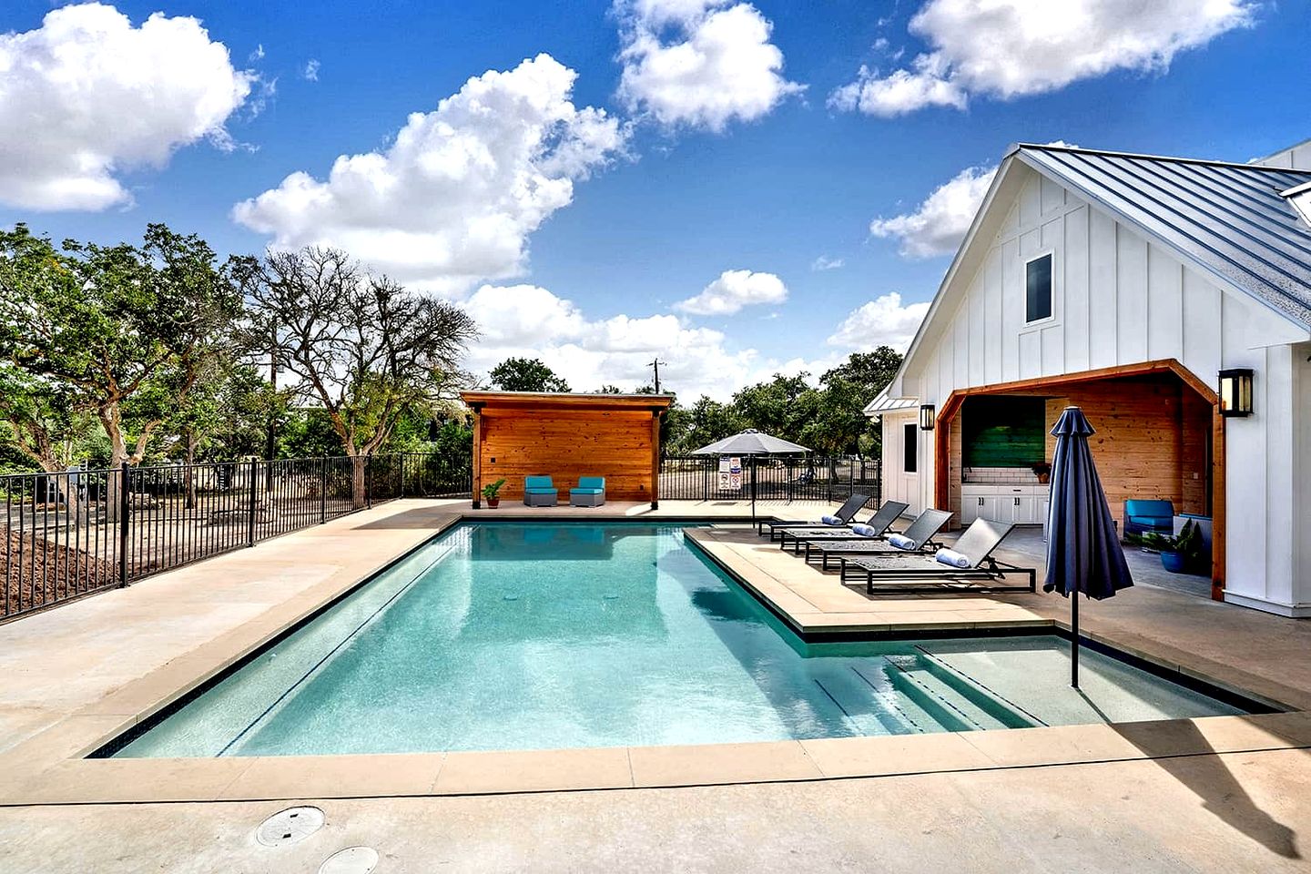 Charming Cabin for Glamping Vacations in Wimberley, Texas