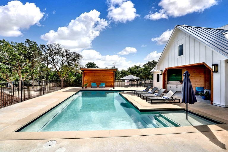 Charming Cabin for Glamping Vacations in Wimberley, Texas | Cabins (Wimberley, Texas, United States of America)
