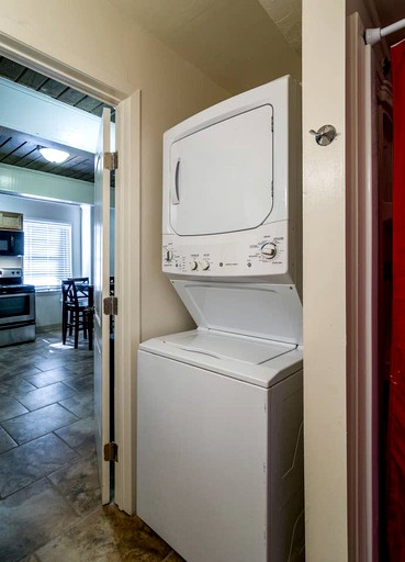 Cabins (Nacogdoches, Texas, United States)