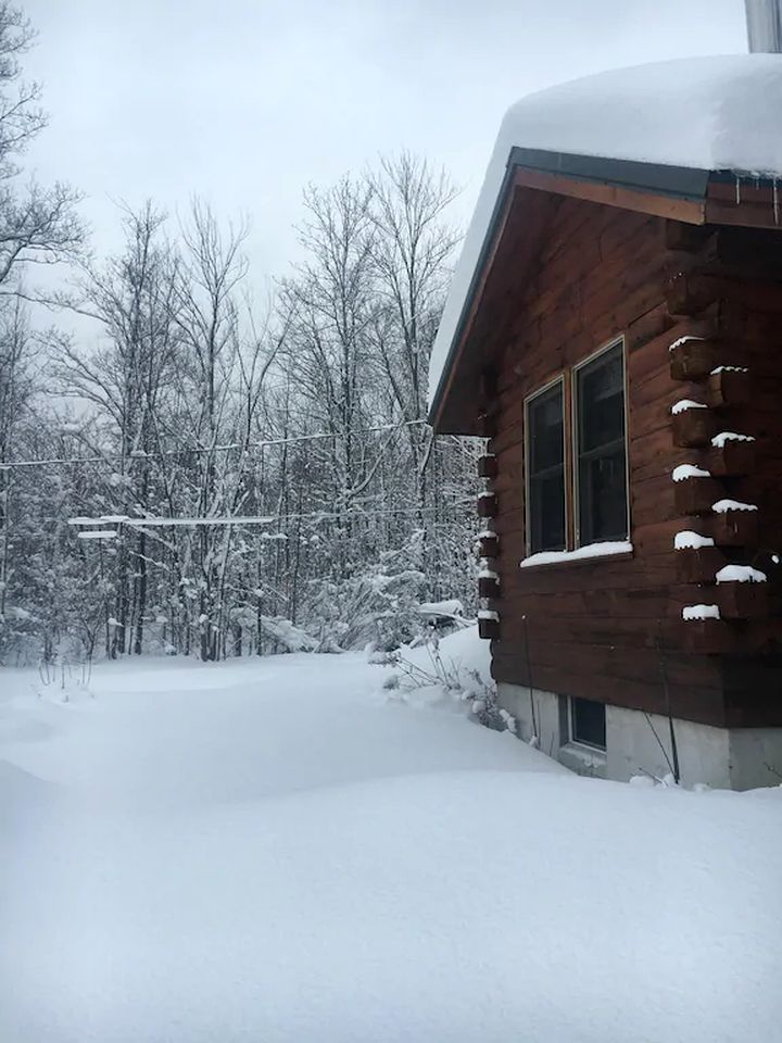 Cozy Cabin near Lake Ontario Ideal for a Family Retreat