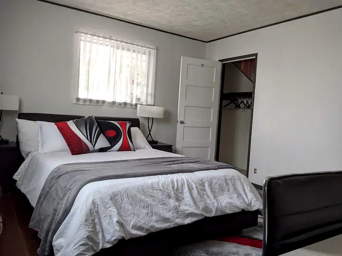 Cabins (Mount Shasta, California, United States of America)