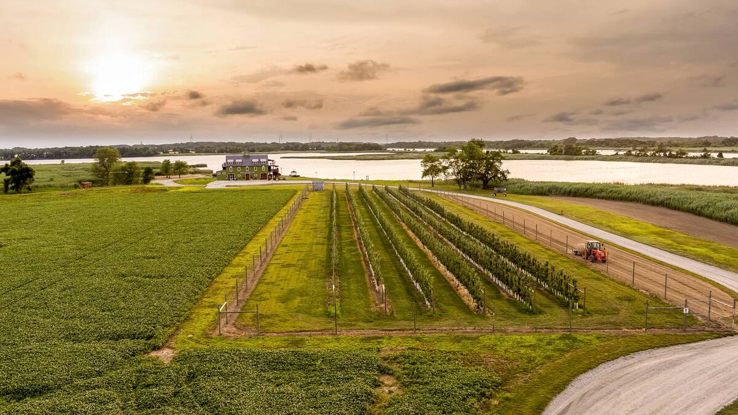 Waterfront Barn Accommodation Ideal for a Weekend Getaway from Philadelphia