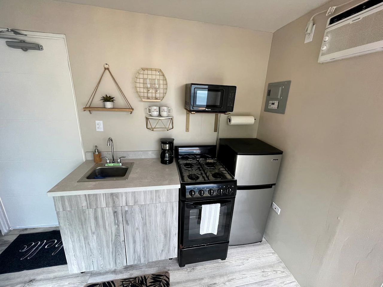 Bubble Lodge Lux/Lake Front/Wifi in Utuado, Utuado