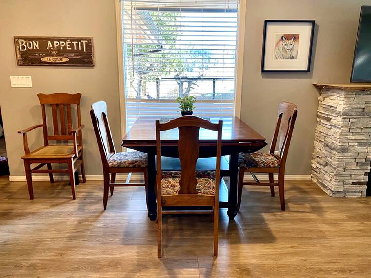 Gorgeous British Columbia Holiday Cabin with a Hot Tub