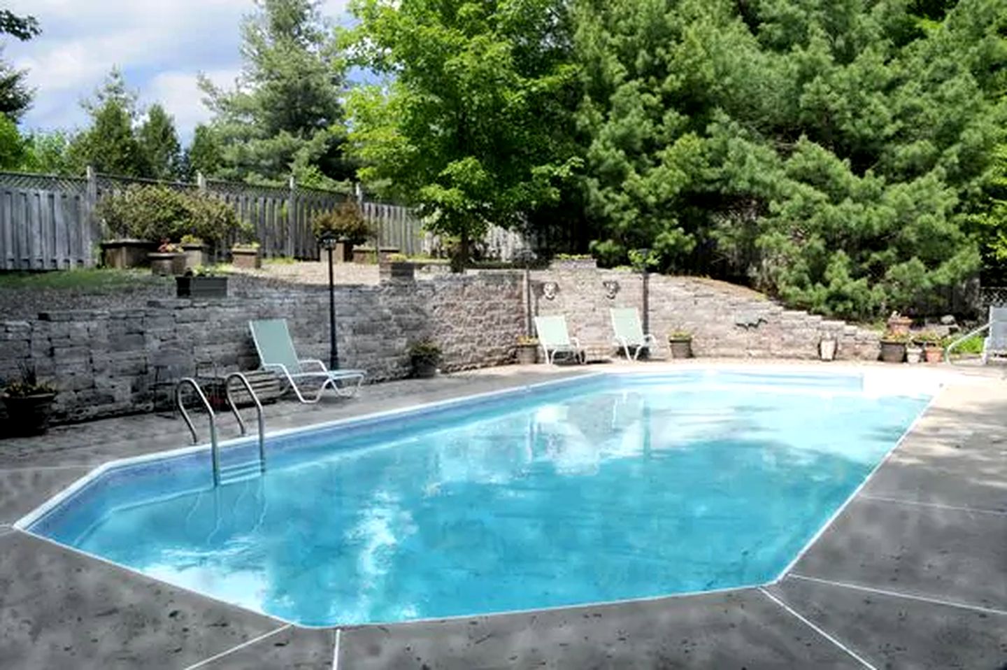 Impressive Cabin with a Pool and Hot Tub Ideal for Weekend Getaways in the Catskills