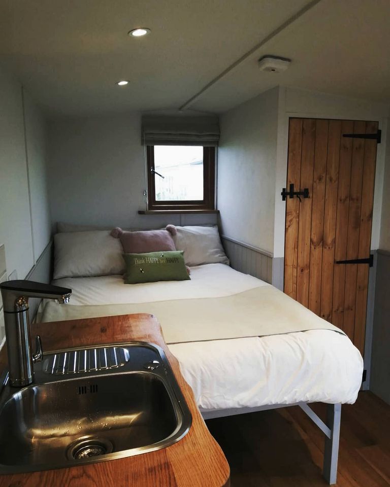 Luxury Shepherd's Hut Rental for Romantic Getaways in Wales