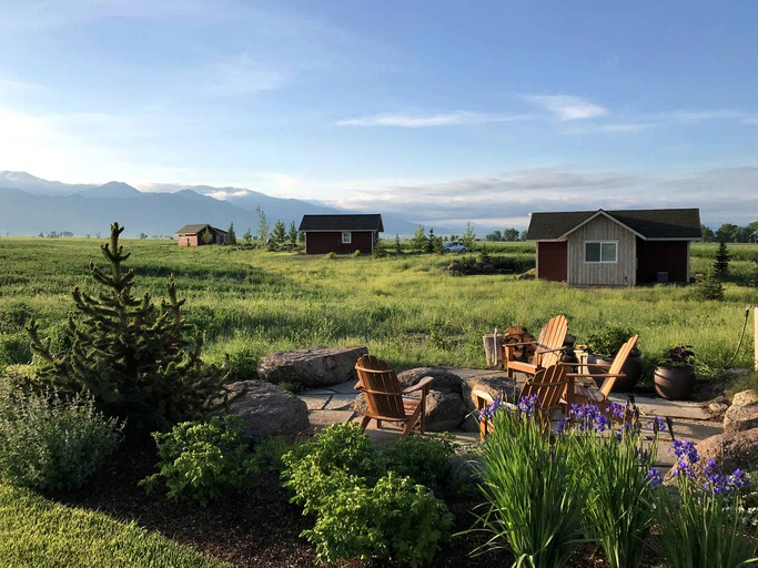 Cabins (Belgrade, Montana, United States)