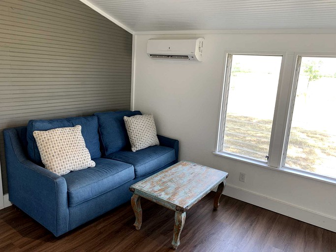 Cabins (Medina, Texas, United States of America)