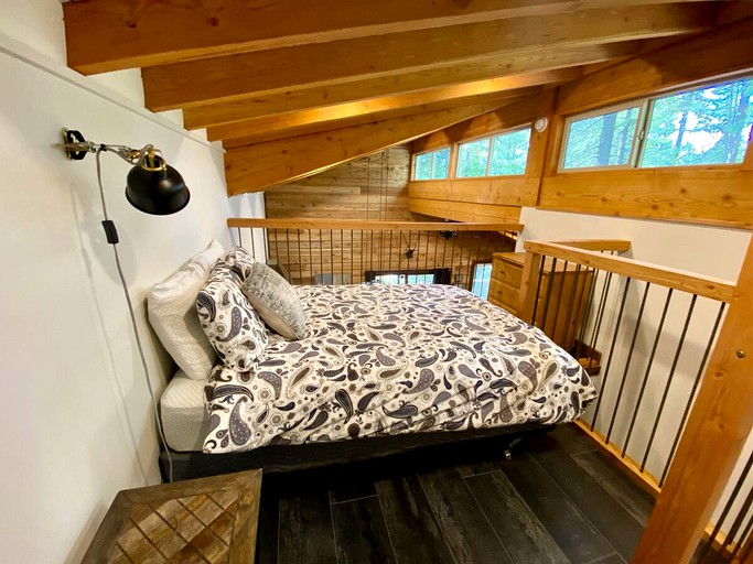 Cabins (Balmoral, British Columbia, Canada)