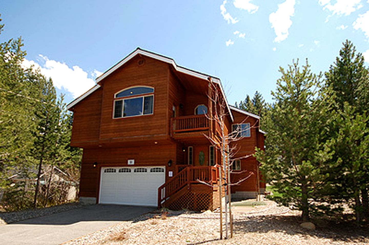 Large Cabin with a Hot Tub in South Lake Tahoe, California