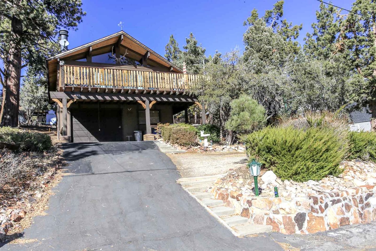 Pet-Friendly Cabin Rental for a Cozy Mountainside Retreat in Big Bear City, California