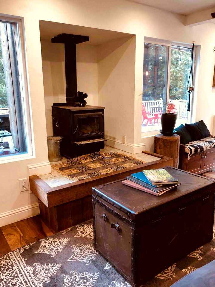 Charming Cabin Rental with a Hot Tub Ideal for a Weekend Getaway from San Francisco