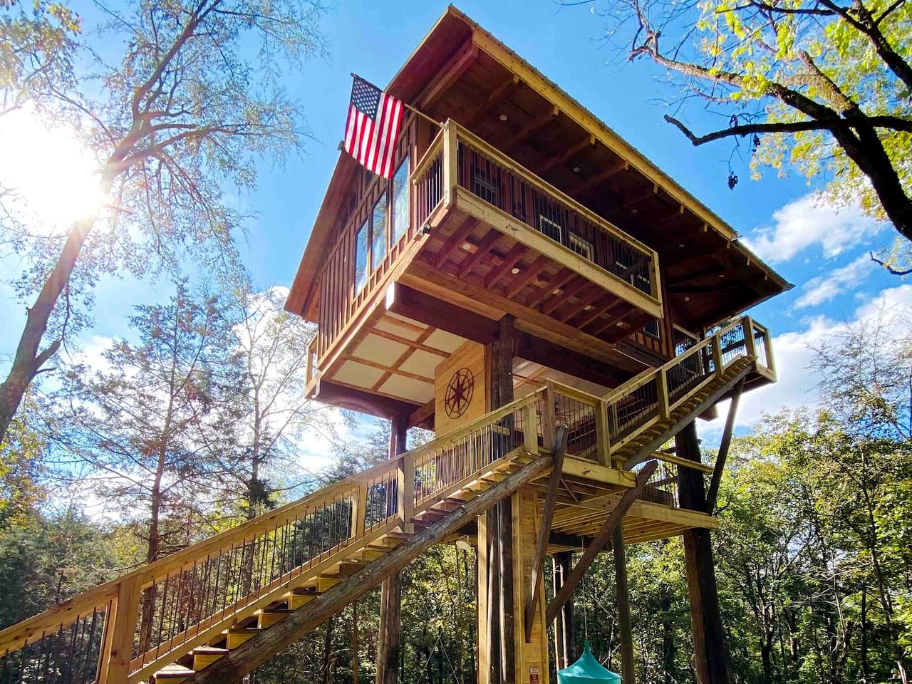 Lakeside Treehouse Rental with Hot Tub for Georgia Glamping