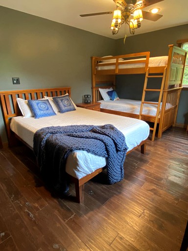 Cabins (Honeoye, New York, United States of America)