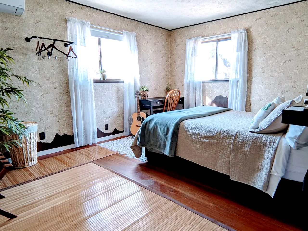 Pet-Friendly Cabin Rental near Mount Shasta for Glamping in Northern California