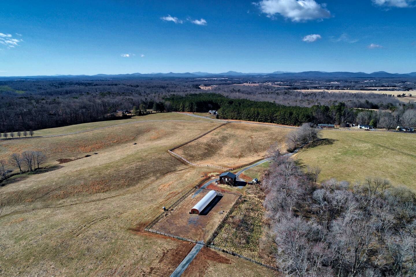 Fantastic Barn on a Sheep Farm for James River Camping in Scottsville, Virginia
