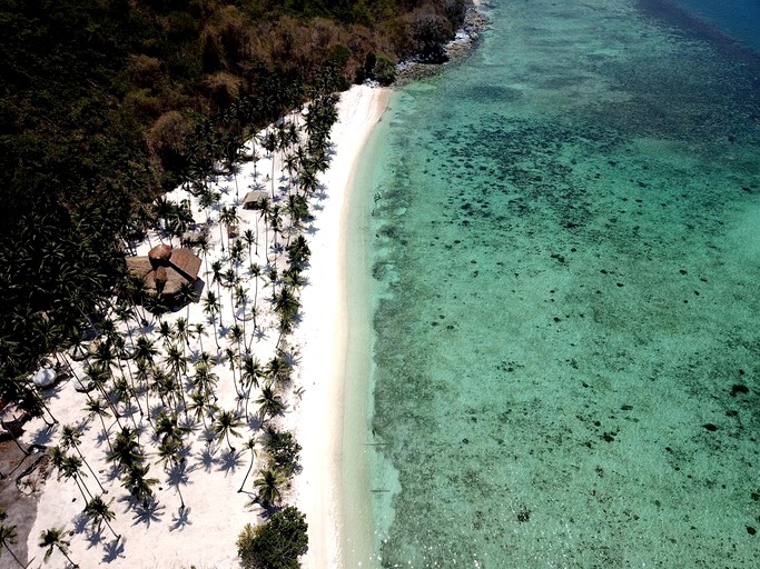 Huts (El Nido, Luzon, Philippines)