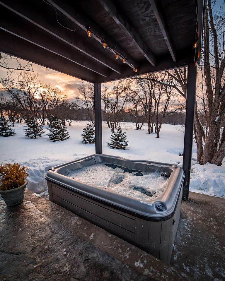 Luxury Cabin with a Hot Tub in Barneveld Ideal for Romantic Adirondack Getaways