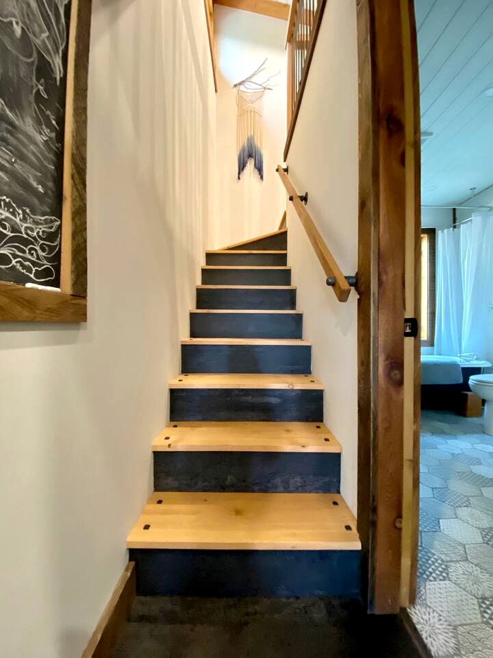Custom-Built British Columbia Cabin on Shuswap Lake