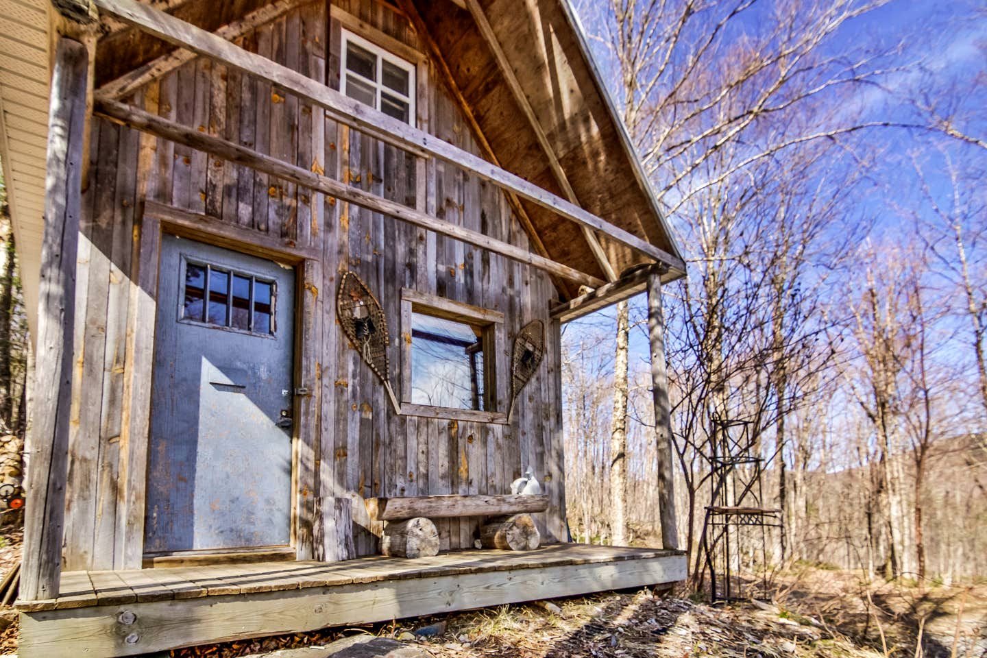 Gorgeous Quebec Tiny House Perfect for Glamping in Canada