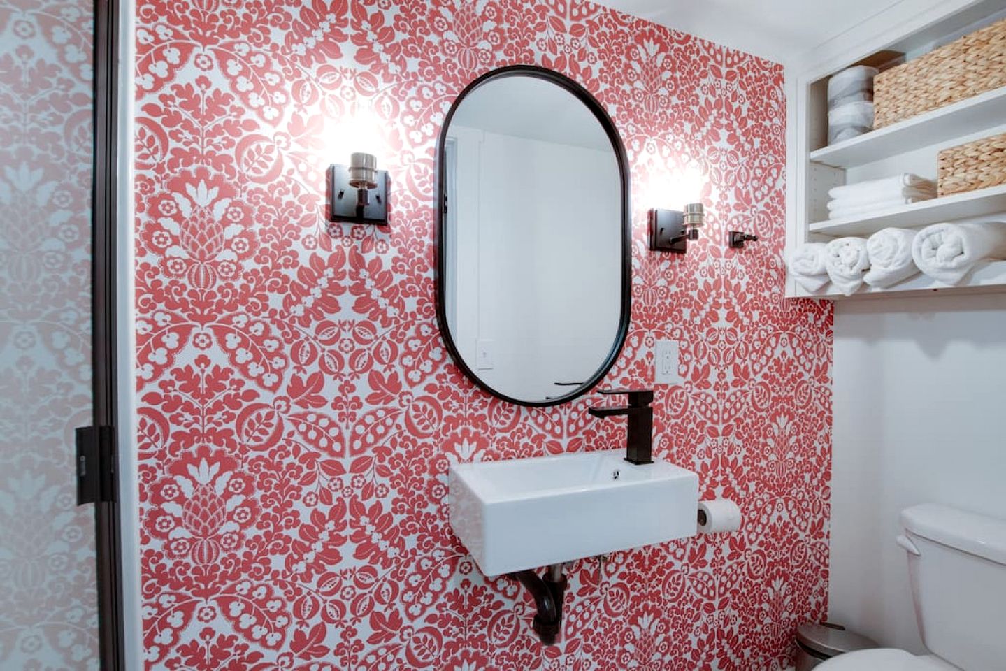 Picturesque Tiny Cabin Surrounded by Nature in Alabama