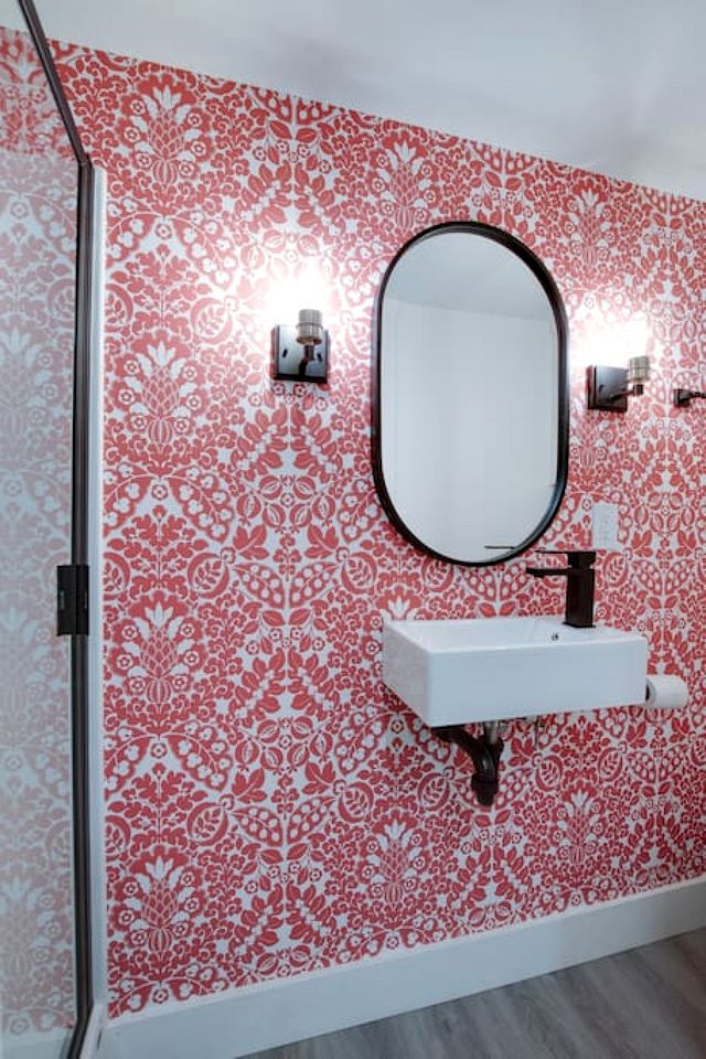 Picturesque Tiny Cabin Surrounded by Nature in Alabama