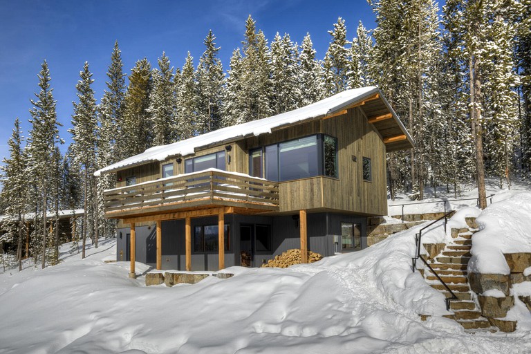 Stylish Ski Cabin Retreat with Hot Tub near Yellowstone in Big Sky, Montana