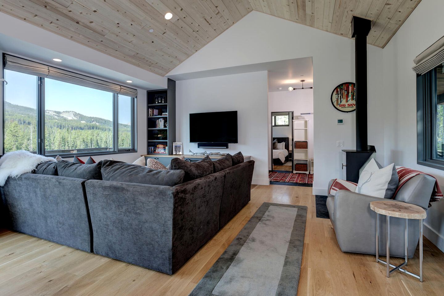 Stylish Ski Cabin Retreat with Hot Tub near Yellowstone in Big Sky, Montana