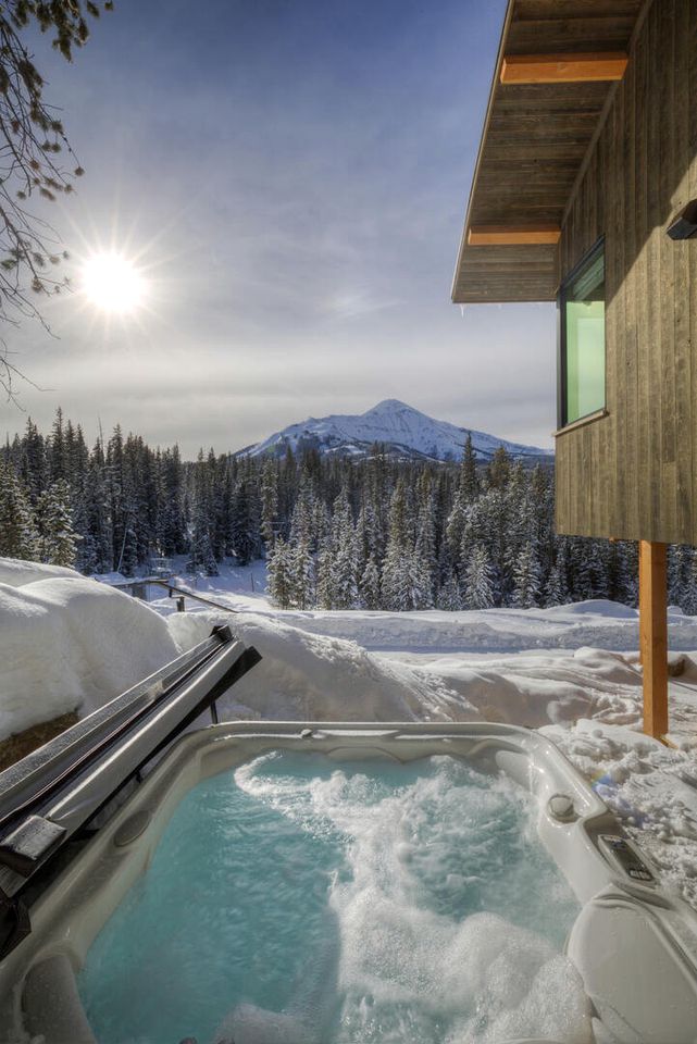 Stylish Ski Cabin Retreat with Hot Tub near Yellowstone in Big Sky, Montana