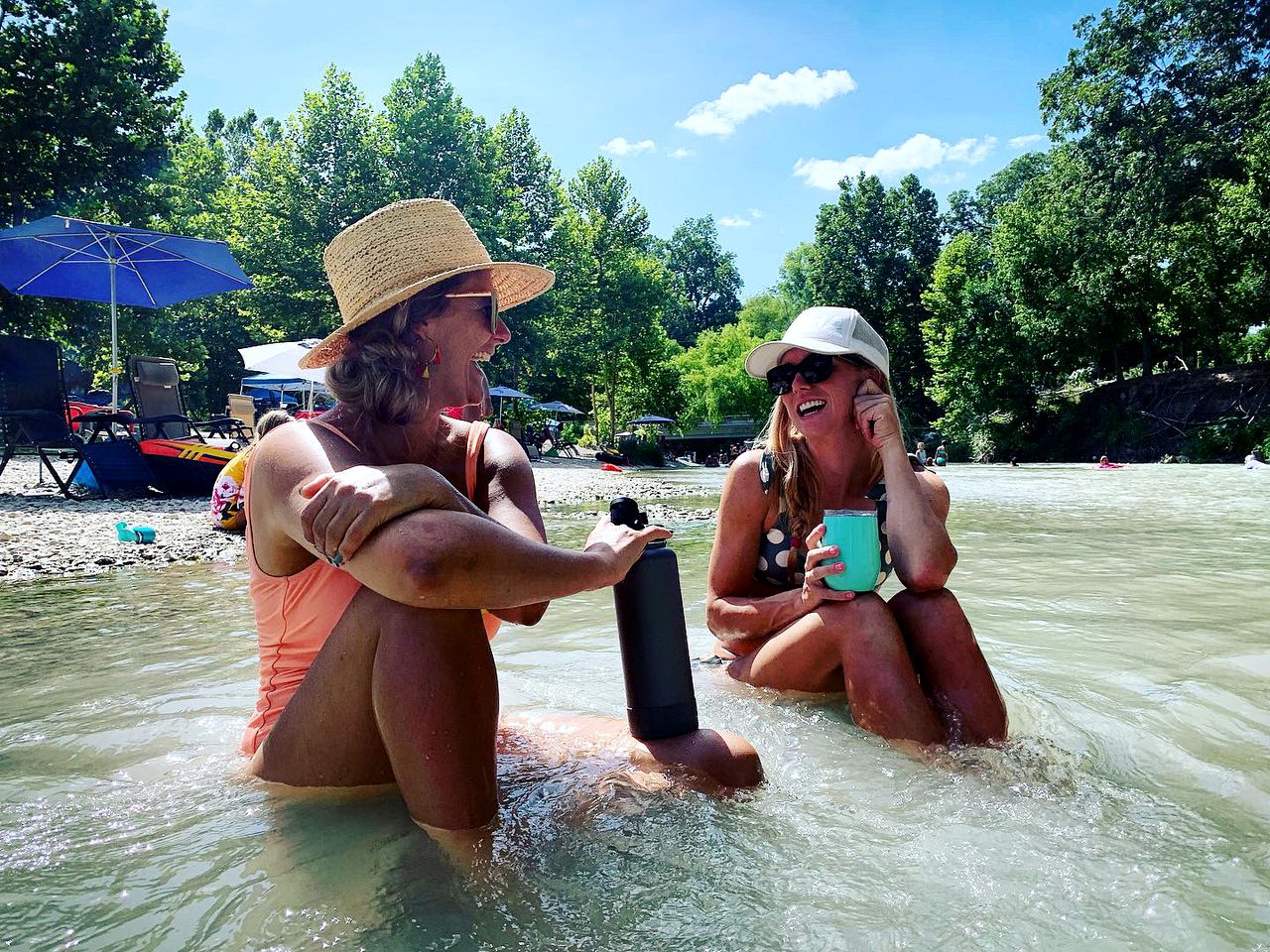 Dream Glamping Destination Suitable for Families: Comfortable Safari Tent on the San Marcos River near Kingsbury, Texas