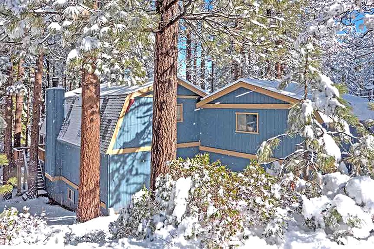 Cabins (South Lake Tahoe, California, United States)