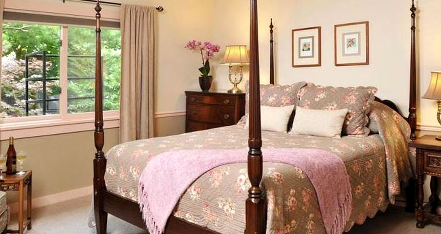 Romantic Bed and Breakfast Suite with Views of Canandaigua Lake in New York