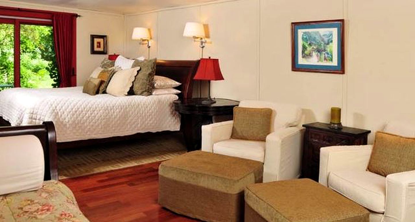 Wonderful Getaway Rental in Refurbished Barn by a Shimmering Lake in Canandaigua, New York