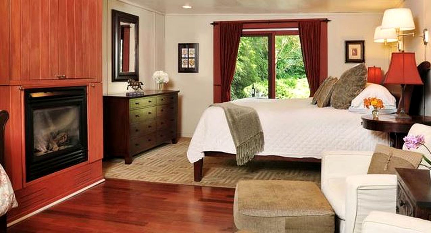 Wonderful Getaway Rental in Refurbished Barn by a Shimmering Lake in Canandaigua, New York