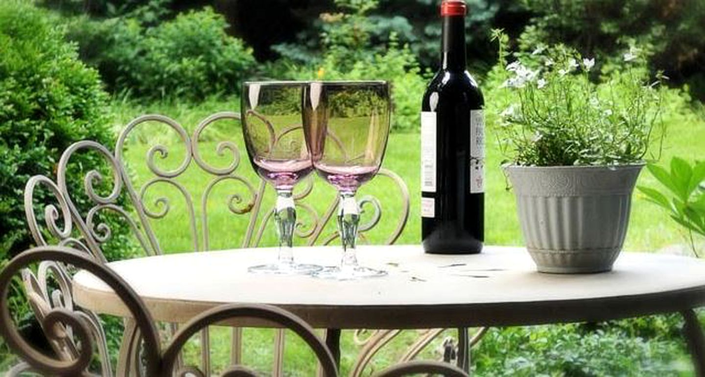 Wonderful Getaway Rental in Refurbished Barn by a Shimmering Lake in Canandaigua, New York